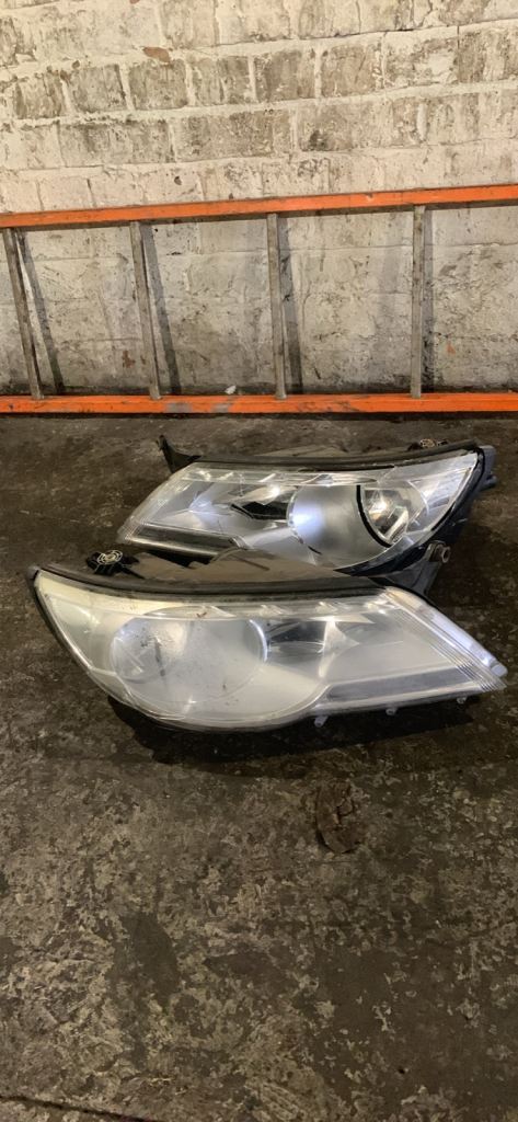 VW Tiguan Front Headlights x2