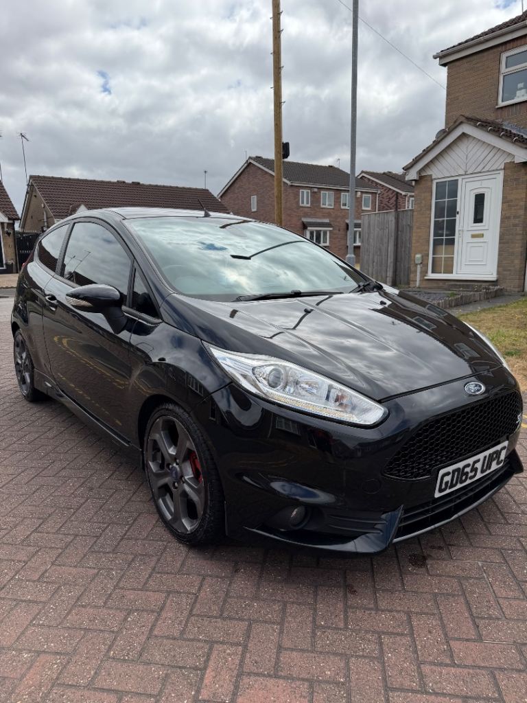 Ford, FIESTA, Hatchback, 2015, Manual, 1596 (cc), 3 doors