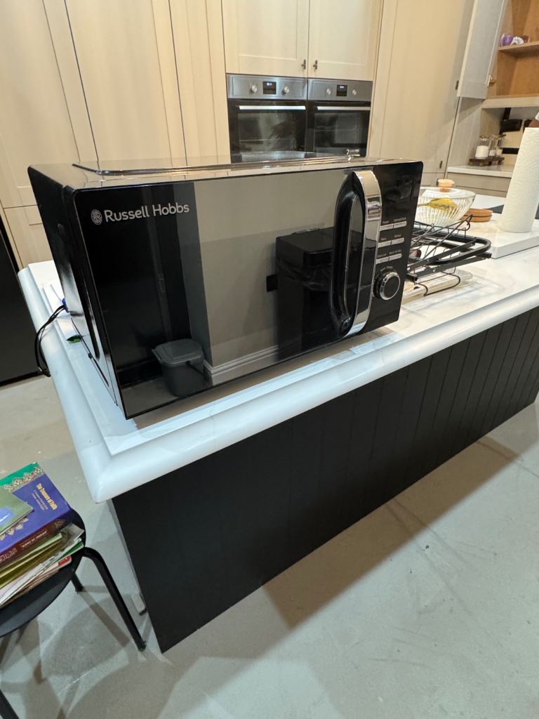 Russell Hobs Microwave 