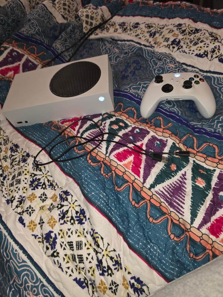 Xbox Series S 512gb White Console With White Controller. 