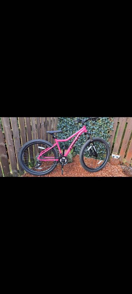 Tiger Ace V3 Ladies. Nearly brand new