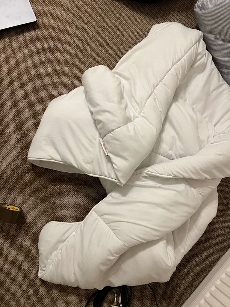 IKEA SAFFEROT White Duvet – Excellent Condition, Barely Used