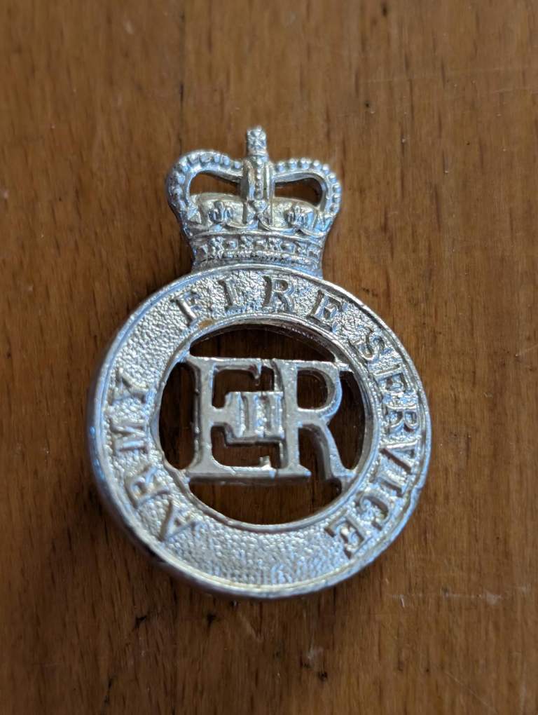 Obsolete Vintage British Army Fire Service Cap Badge 4cm x 2.5cm 