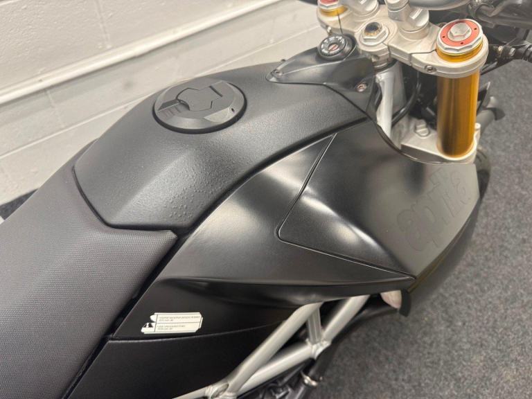 APRILIA DORSODURO 750 ** LOW MILEAGE - JUNE 2026 MOT **