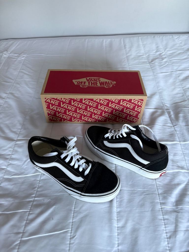 Vans Ladies/Girls Old Skool Black & White Trainers