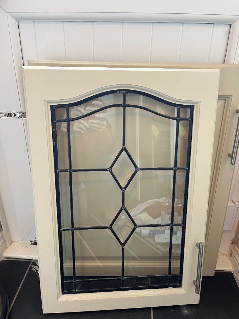 4 x Leaded Glass Kitchen Cabinet Doors – Good Condition