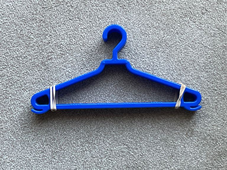 8 x BLUE PLASTIC CHILDRENS COAT HANGERS.