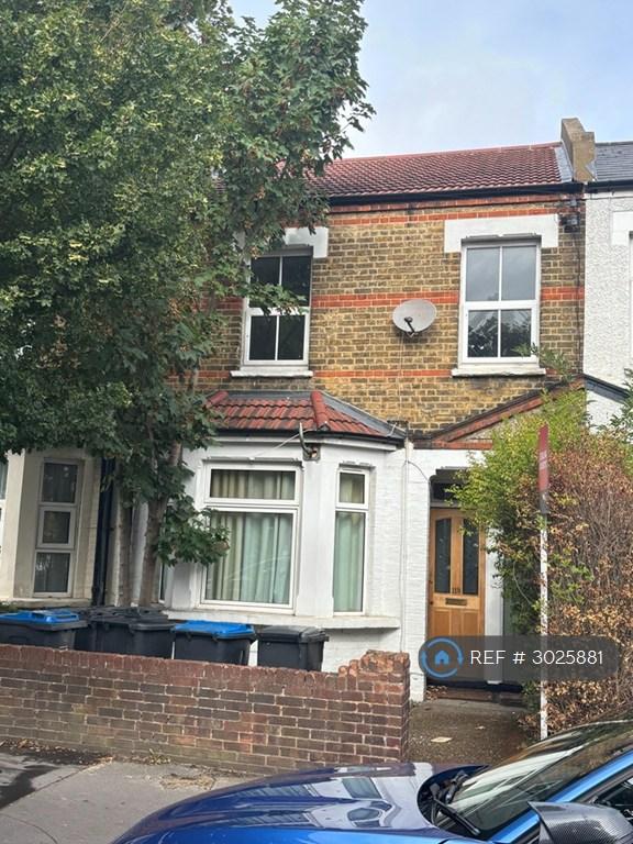 2 bedroom flat in Alexandra Road, Surrey, CR0 (2 bed) (#3025881)