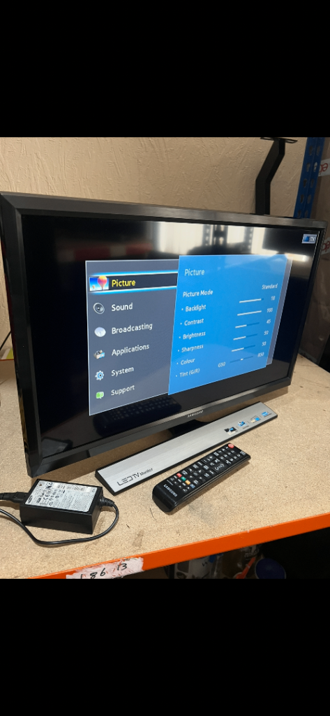 Samsung T28E310EX LED TV Monitor – Good Condition