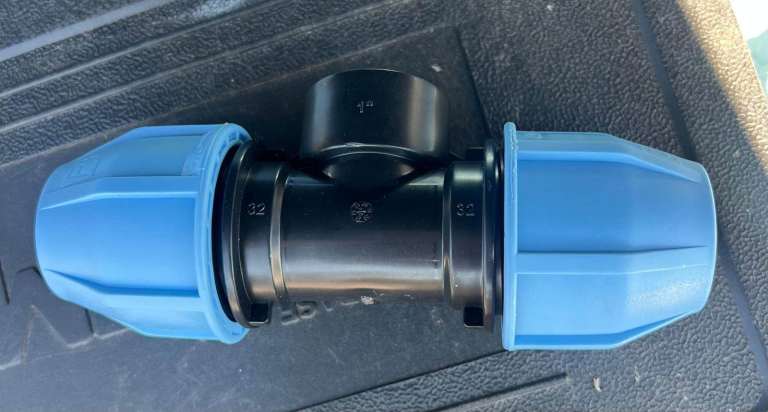 New Plumbob MDPE Female Tee 32mm x 1" Pipe Fitting