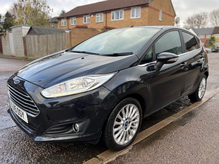 Quick Sale Ford Fiesta 2015 Low Mileage New MOT(not ford focus, ford Ka)