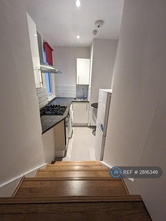 Studio flat in Raleigh Road, London, N8 (#2816346)