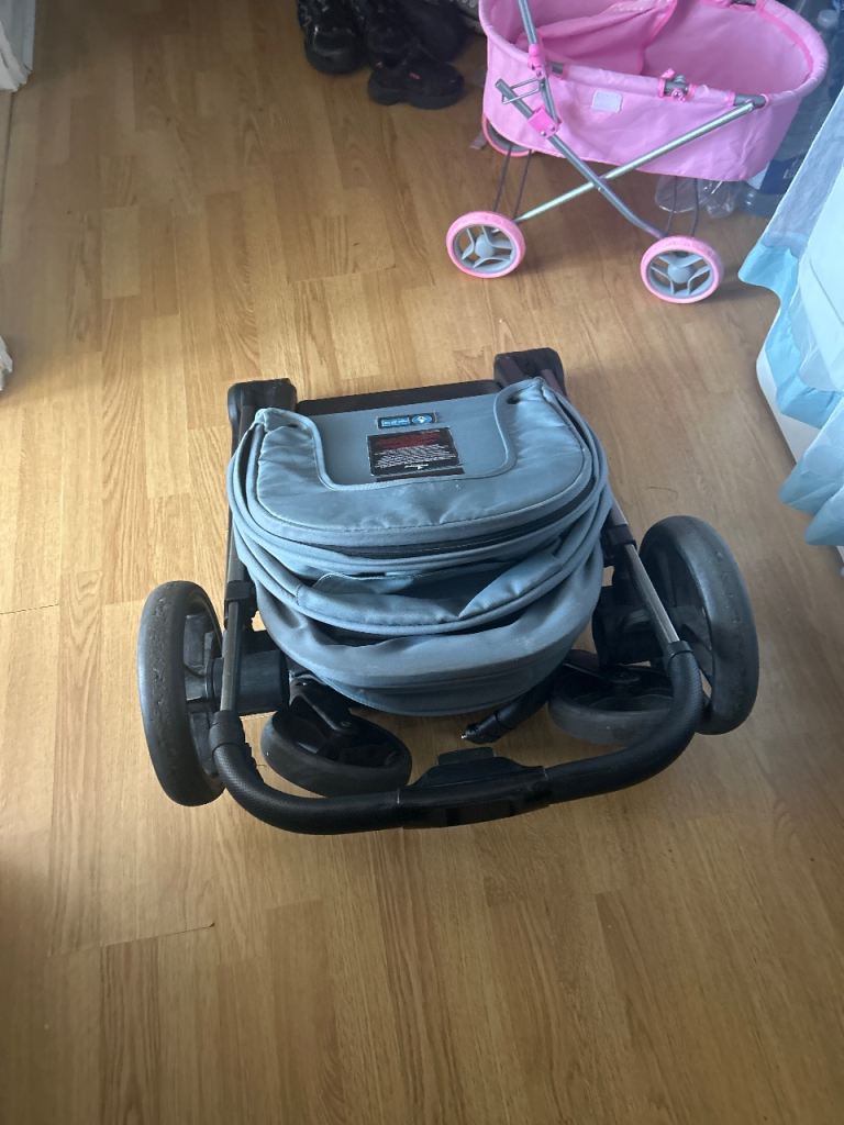 Very good pushchair with baby basket 