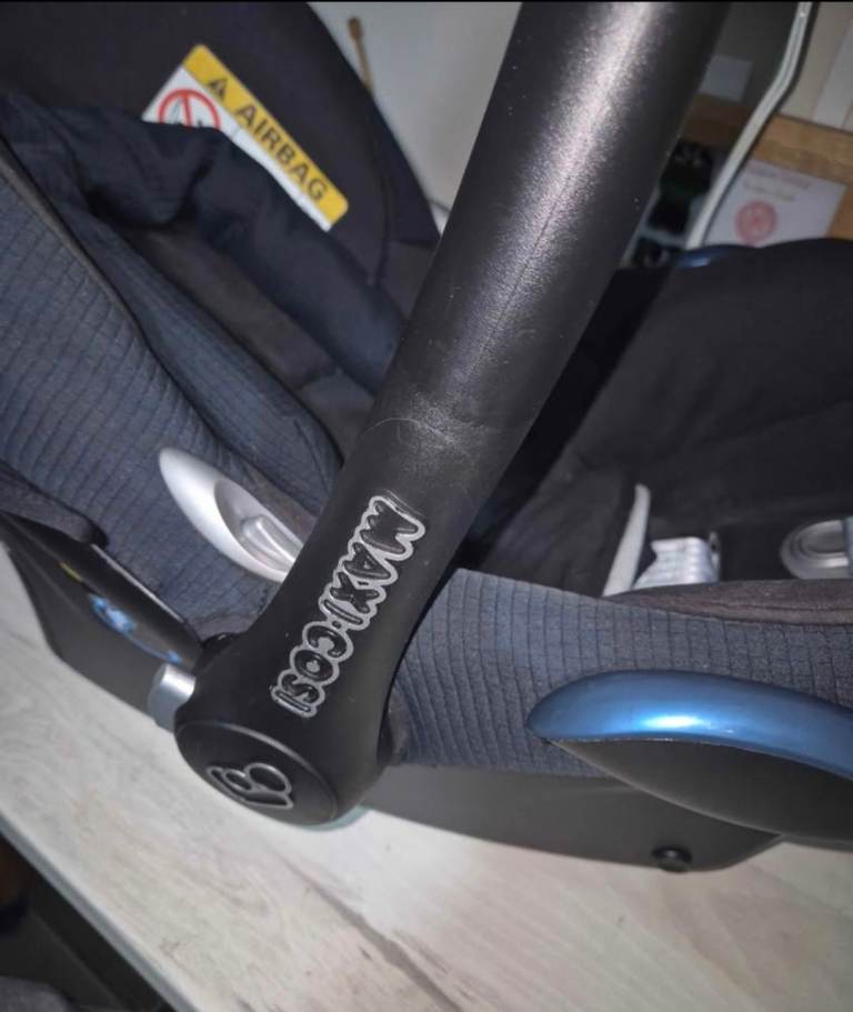 Maxi-Cosi Car Seat Base – Good Condition