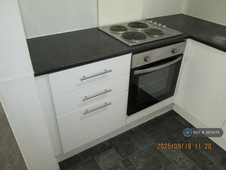 1 bedroom flat in Highholm St, Port Glasgow, PA14 (1 bed) (#2871475)
