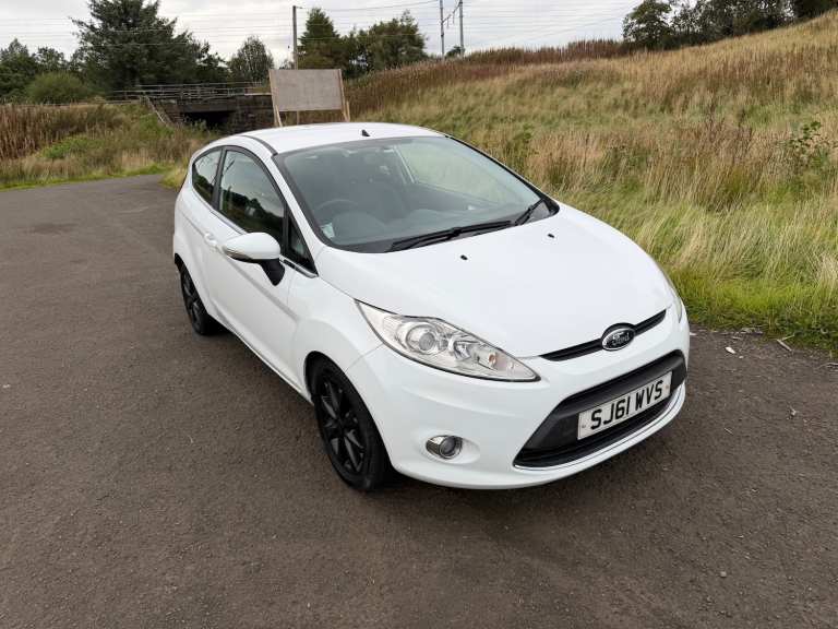FORD FIESTA ZETEC 1.2L (2011) full year mot one owner.