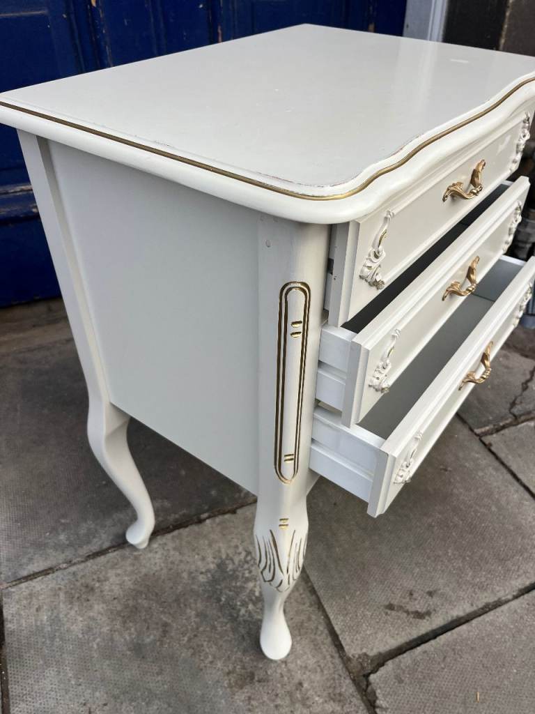 Vintage 5 Drawer Bedroom Chest , French shabby chic style . Good condition