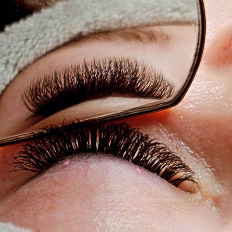 UV Eyelash extensions russian volume lashes - Dartford DA1 2DT 