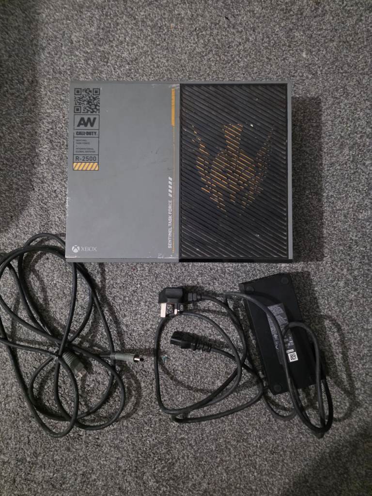 Xbox one call of duty console, (switches on but no picture)