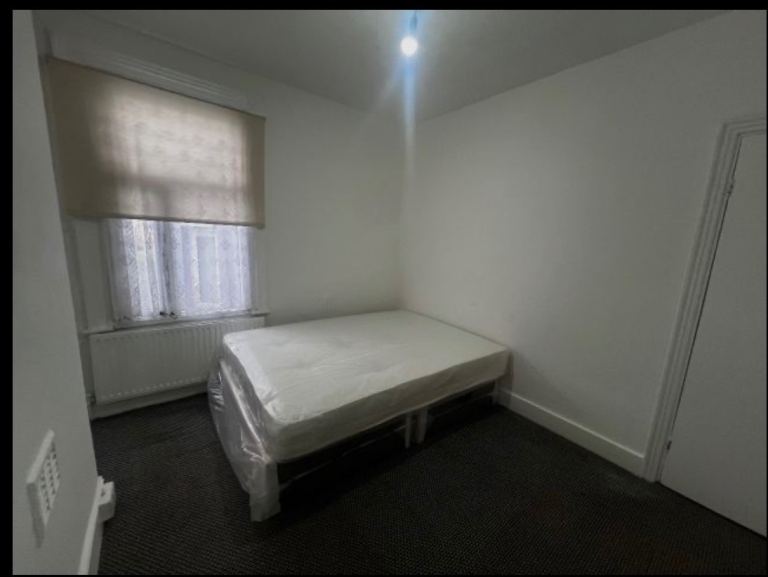 Room to Rent in Camden square 