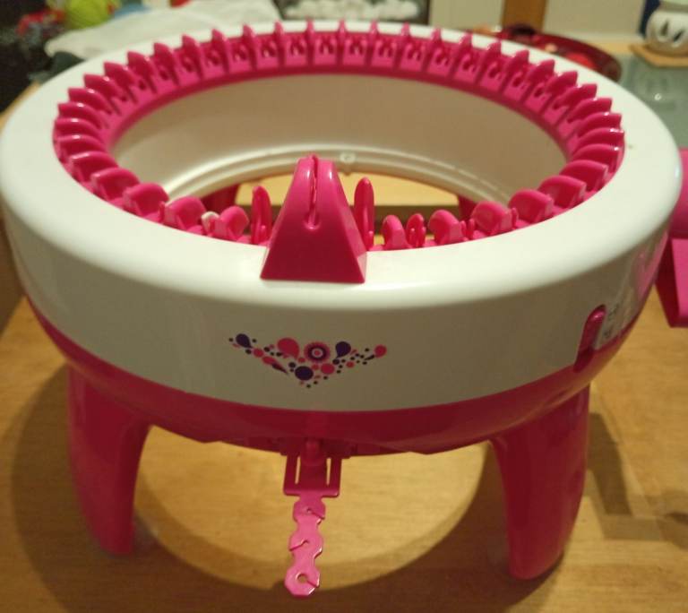 40 Needle knitting machine/loom-used but in excellent condition