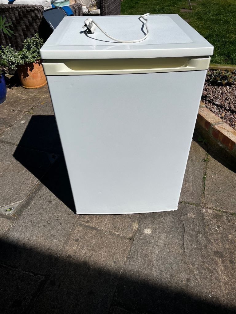 Small refrigerator 