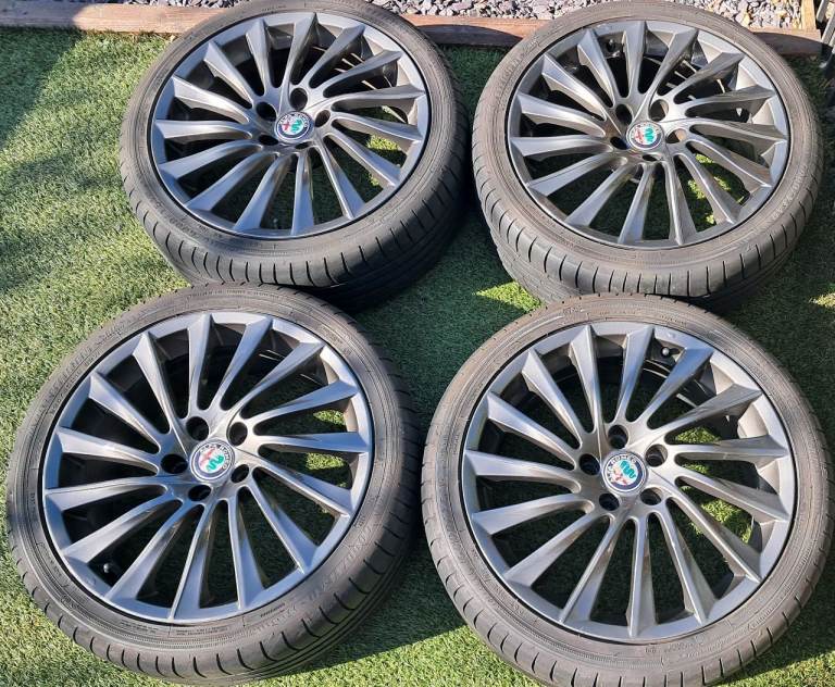 18" Alfa Giulietta Turbine alloy wheels including 4 very good tyres
