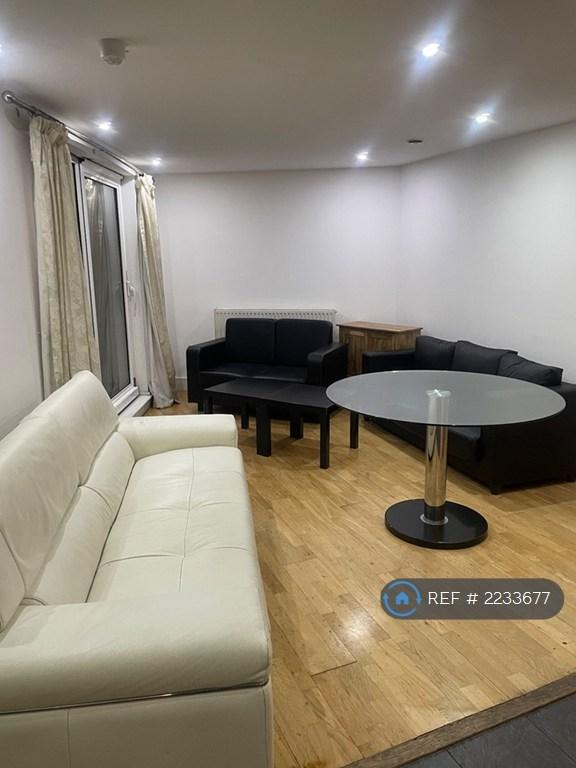 2 bedroom flat in Raphael House, Ilford, IG1 (2 bed) (#2233677)