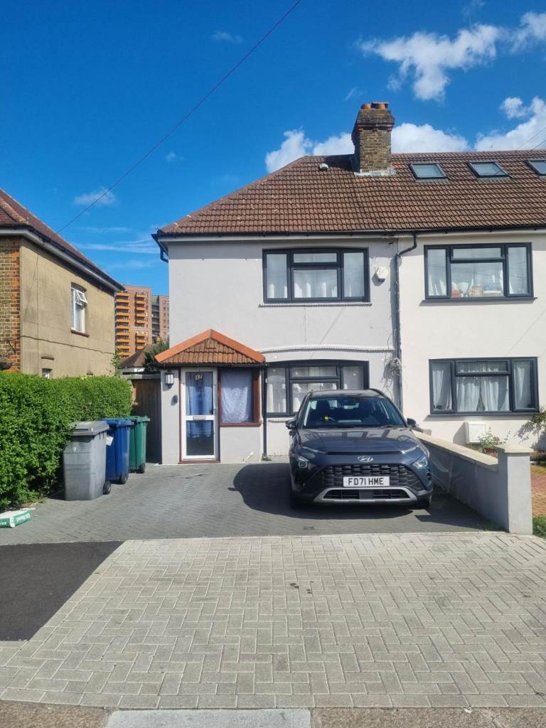 2 Bed Flat, Goldsmith Avenue, NW9