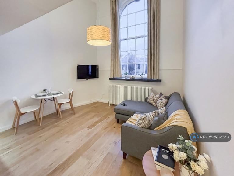 1 bedroom flat in Mcdonald Road, Edinburgh, EH7 (1 bed) (#2962048)