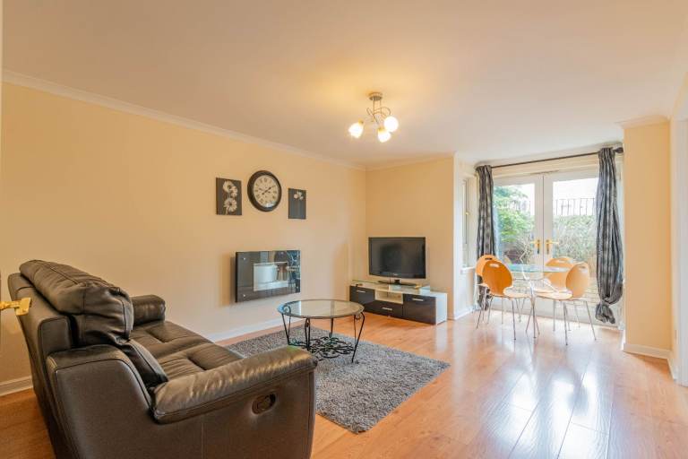 Well-maintained, 2 bedroom, ground floor flat with en suite access, in Gilmerton – available soon