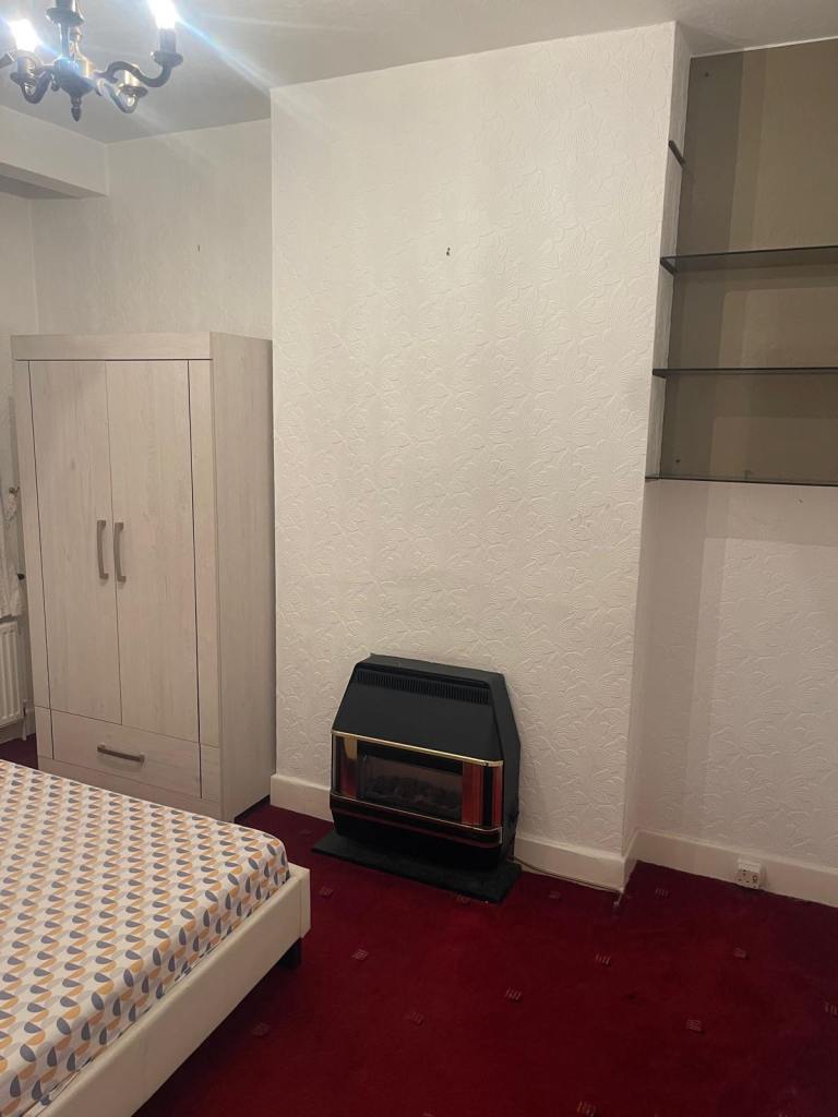Double room available for rent in Hayes
