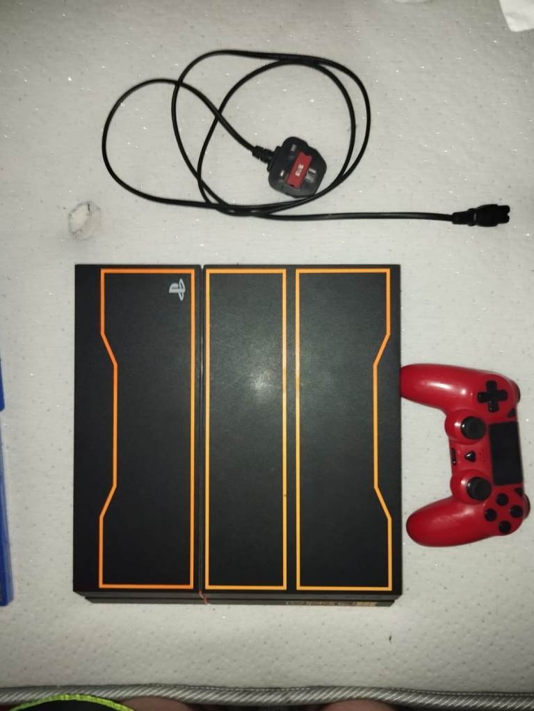 Ps4 plus 5 games and controller