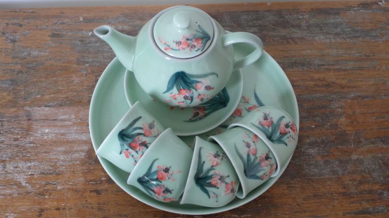 JAPANESE TEASET CHINESE TEASET ASIAN TEASET. FIVE CUPS, TWO PLATES. UNUSED. AS NEW. CLEAN.
