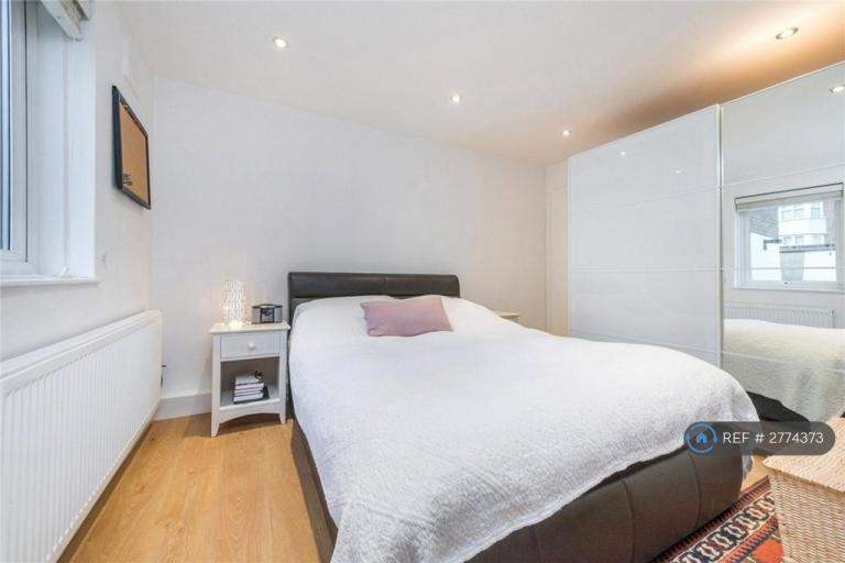 2 bedroom flat in Garnet Street, London, E1W (2 bed) (#2774373)