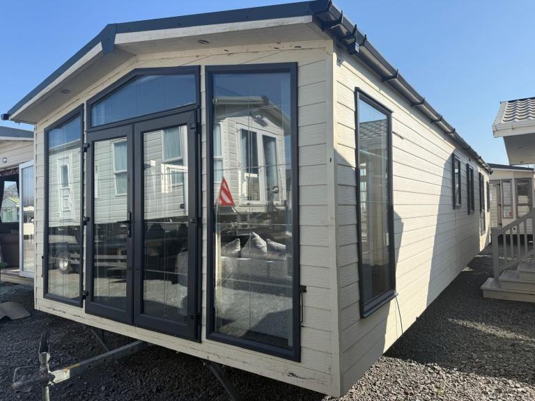 CARNABY ESSENCE 40X13 • 2 BED • CARAVAN LODGE OFF SITE • £23,995