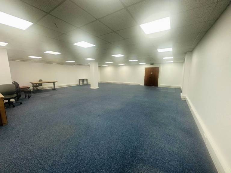 Large office to rent in Dudley DY2