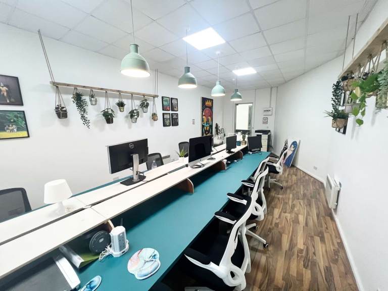 Office | Creative Space | Commercial Unit | Beauty Room | Desk in Leyton East London E10