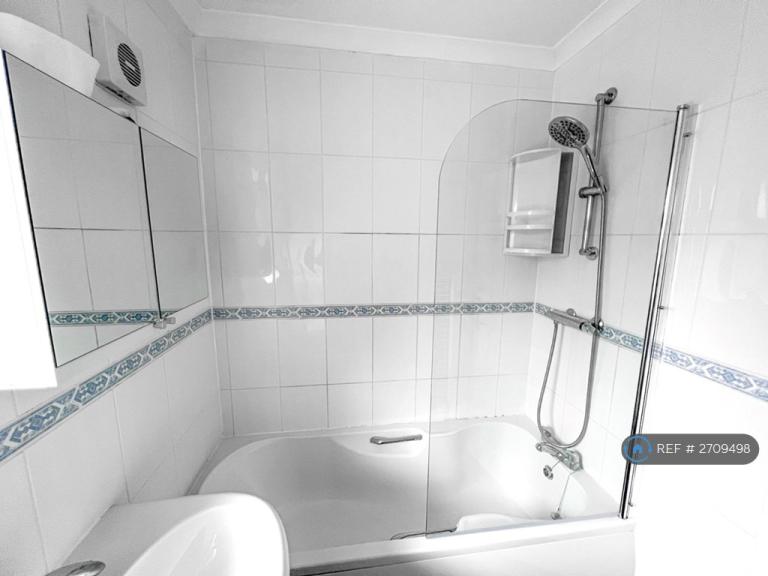 2 bedroom house in Trafford Drive, Little Hulton, Manchester, M38 (2 bed) (#2709498)