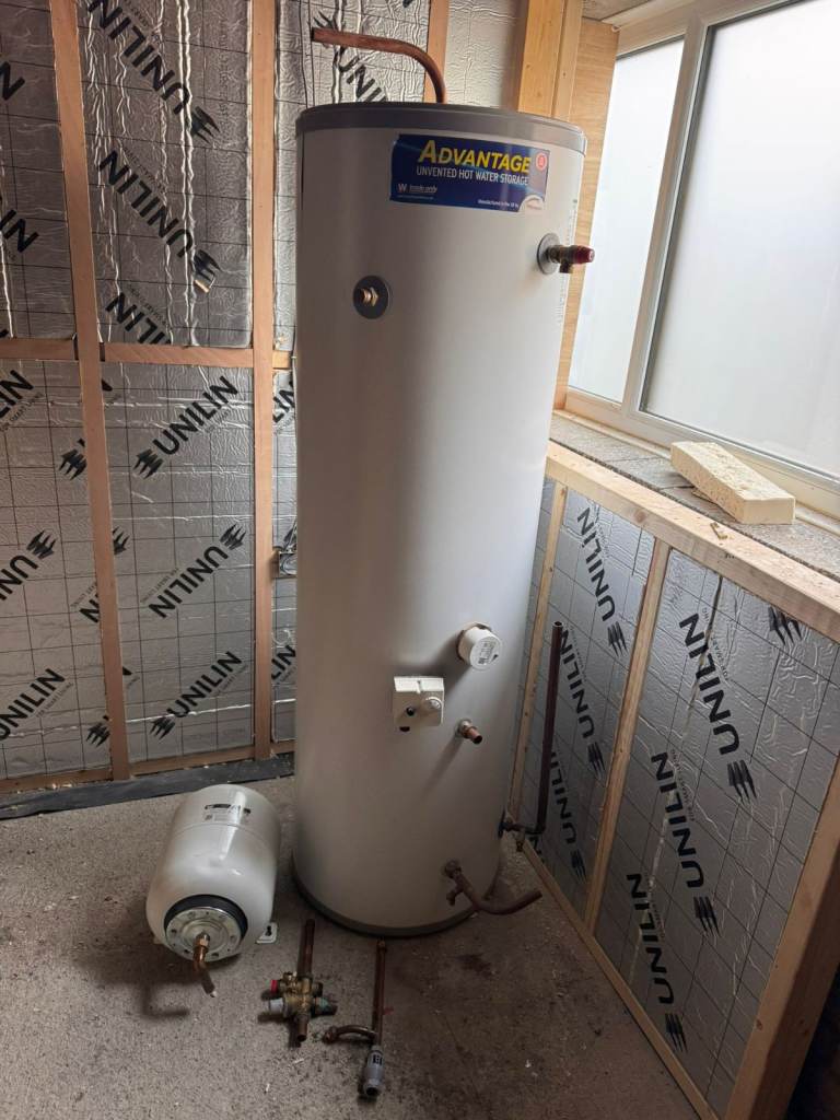 Advantage Hot Water Cylinder Tank – Good Condition