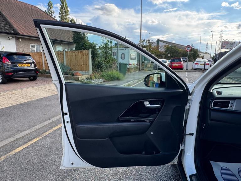 2017 Kia Niro 1.6h GDi 3 DCT Euro 6 (s/s) 5dr ESTATE Petrol/Electric Hybrid Automatic