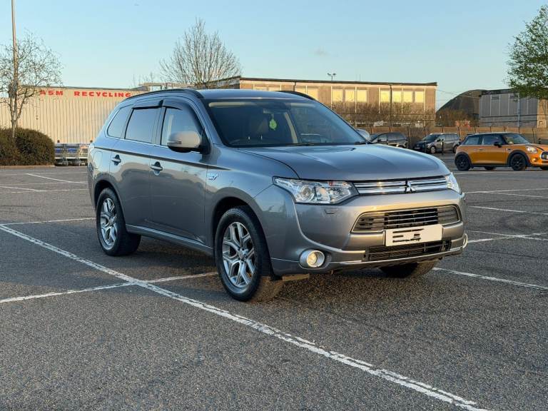Mitsubishi Outlander PHeV GXH4S, 2015