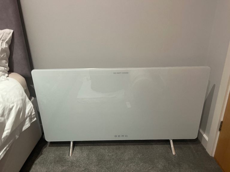 BERG 720W Glass Infrared Panel Heater – Smart Wi-Fi, Wall Mount or Freestanding