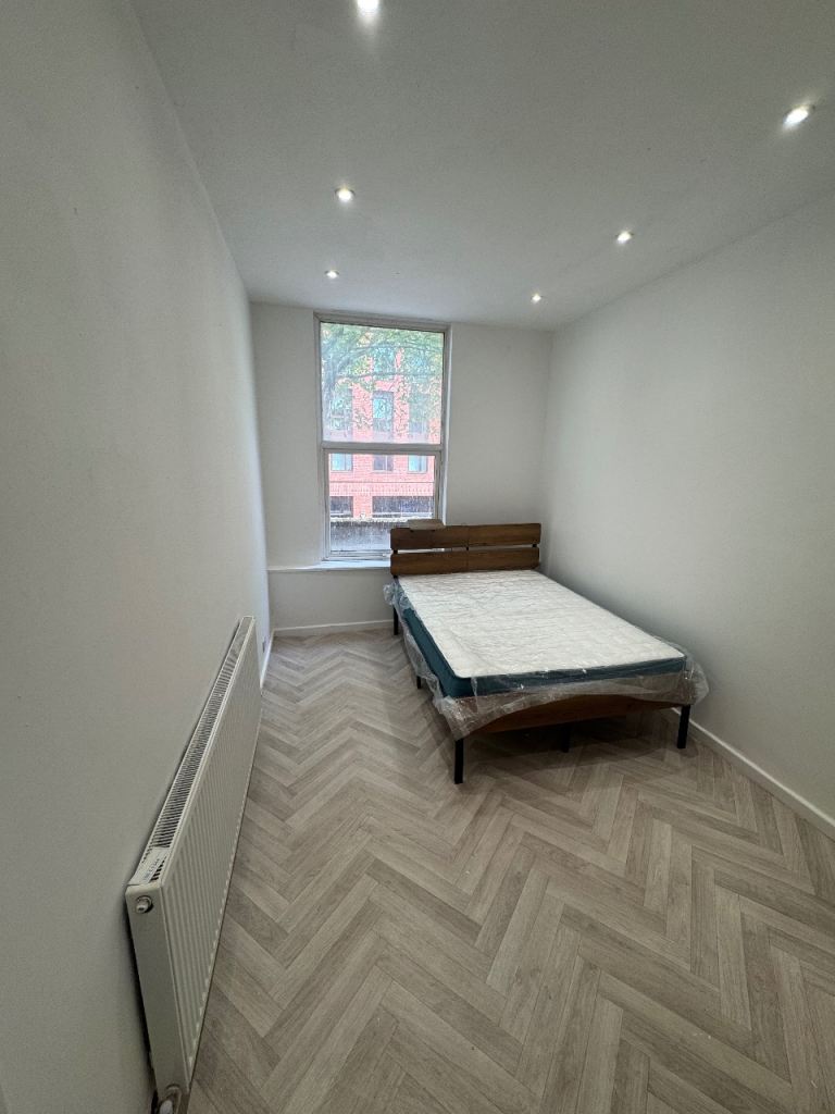 On suite studio to rent Nottingham city centre NEWLY REFURBED!