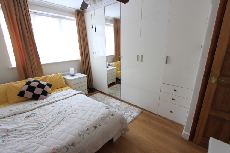 Double Room. SOUTHGATE N14. NEW SOUTHGATE. ARNOS GROVE N11. available NOW