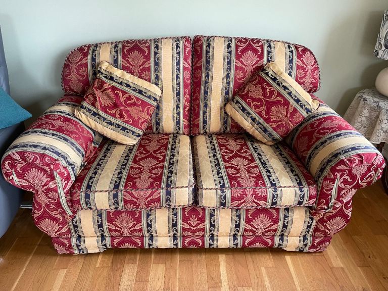 Two-Seater Sofa with Patterned Fabric – Good Condition