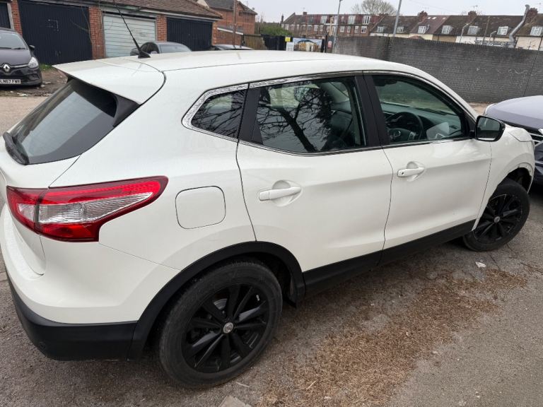 Nissan, QASHQAI, Hatchback, 2015, Other, 1197 (cc), 5 doors