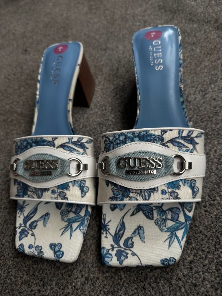 CAN POST - GUESS Women’s Size 9 blue and white heeled sandal 