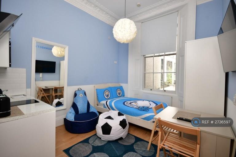 Studio flat in Kensington Gardens Square, London, W2 (#2736597)