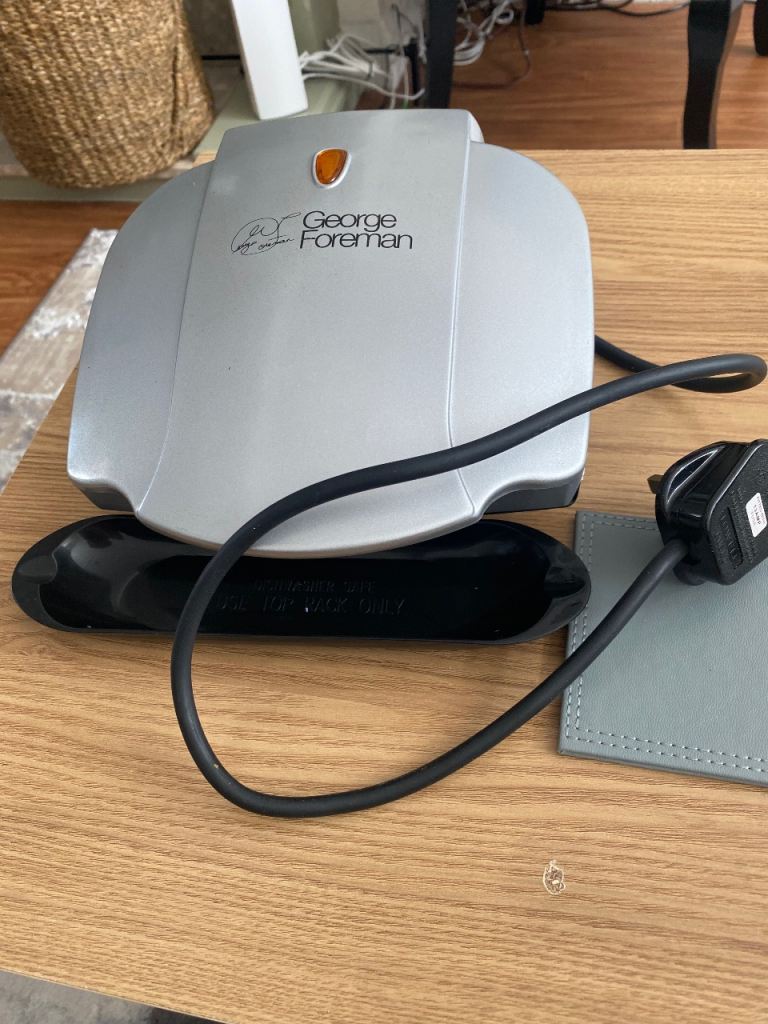 George Foreman Health Grill Model 17894 – Silver, Good Condition